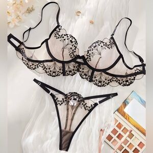 Elegant Black Floral Lace Lingerie Set